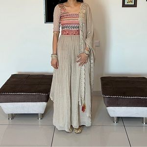 Naira Cut Indian Dress size small - Scalloped duppata